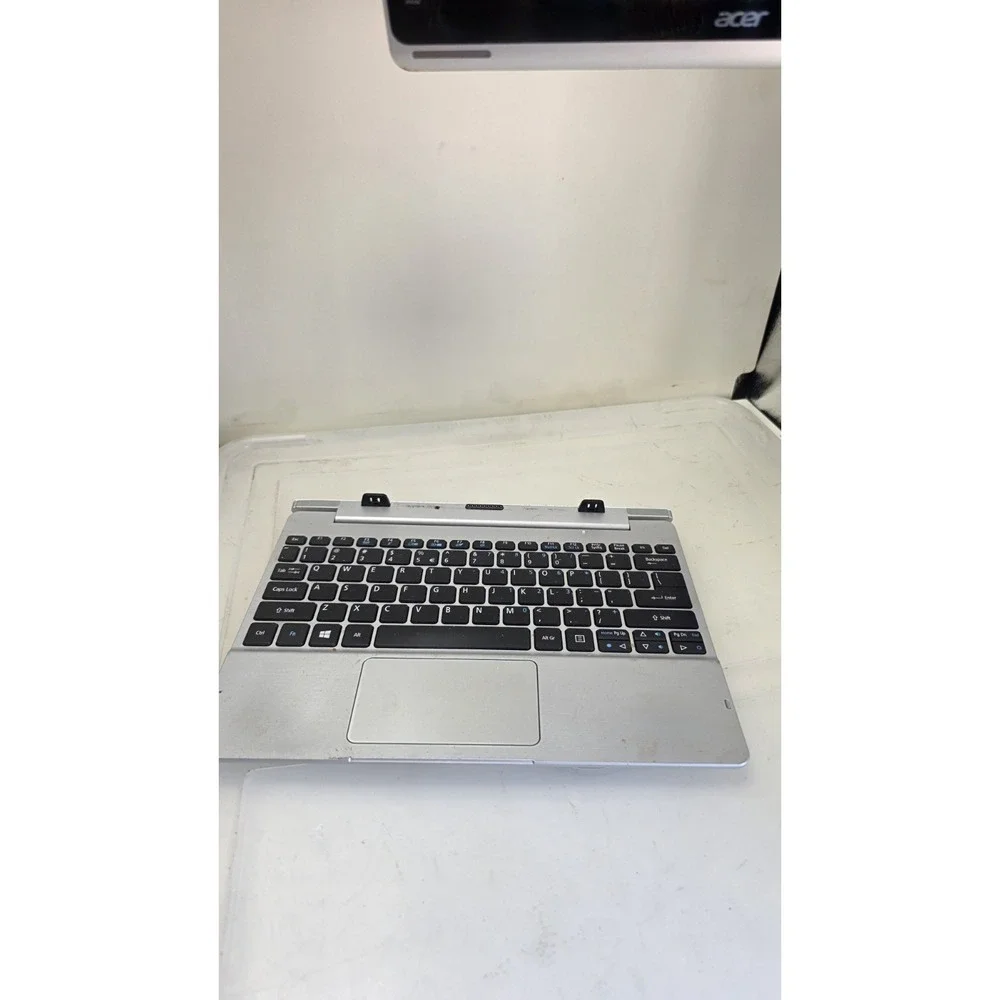 Acer Aspire SW5-012 2-in-1 Multi-Touch Laptop tablet 1.33 GHz